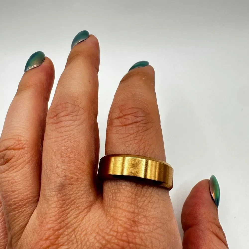 Size 13 brushed gold tone metal Men's‎ fashion ring/wedding band